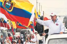  ?? Afp ?? EXALIADO. Gustavo Larrea, exministro de Rafael Correa, ayer en la caravana para impulsar el “No” a la reelección indefinida.