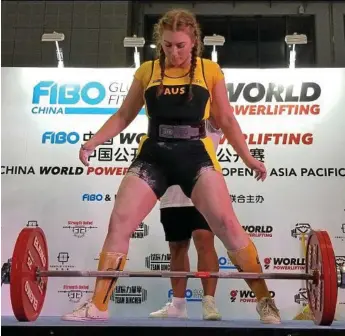  ?? Photo: Contribute­d ?? BIG LIFT: Former St Saviour’s student Hannah Topp sets up for deadlift.