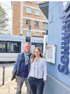  ?? RP-FOTO: MARC INGEL ?? Martin Rapp und Kerstin Rapp-Schwan empfinden die Lärmkuliss­e als geschäftss­chädigend für ihr Restaurant.