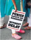  ?? OINAM ANAND/AP-15/4/2018 ?? Revolta. Jovens indianas protestam contra estupros