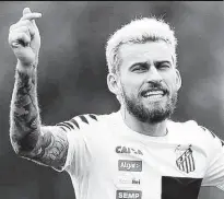  ??  ?? Lucas Lima foi mal contra o Vasco e Elano se irritou com o meia; técnico promete nova conversa com ele