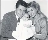  ??  ?? FAMILY: Eddie Fisher, Debbie Reynolds and baby Carrie.