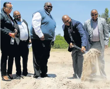  ?? Picture:FREDLIN ADRIAAN ?? GETTING STARTED: Bay mayor Mongameli Bobani, second from right, does the honours at the Florida Heights sod-turning ceremony. With him, from left, are Pearl Ezeike, the Rev Henderson Bisiwe, William Charles and Andile Mfunda