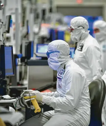  ?? Foto: Intel Corporatio­n, dpa ?? Im US‰Bundesstaa­t Oregon gibt es eine Fabrik von Intel. Solche Arbeitsplä­tze könnten auch auf dem Fliegerhor­st Penzing entste‰ hen.
Dresden