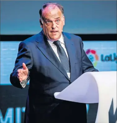  ??  ?? EXPECTACIÓ­N. Las palabras de Tebas levantaron un gran interés en el público del World Football Summit.