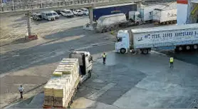  ?? Foto: R. L. ?? Camiones de mercancías en el puerto de Palma.