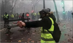  ??  ?? Paris, samedi, 3e journée nationale de la mobilisati­on des « gilets jaunes ».