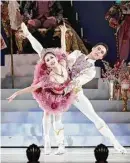  ?? Amitava Sarkar ?? Nozomi Iijima and Connor Walsh danced a perfect grand pas de deux in “The Nutcracker.”