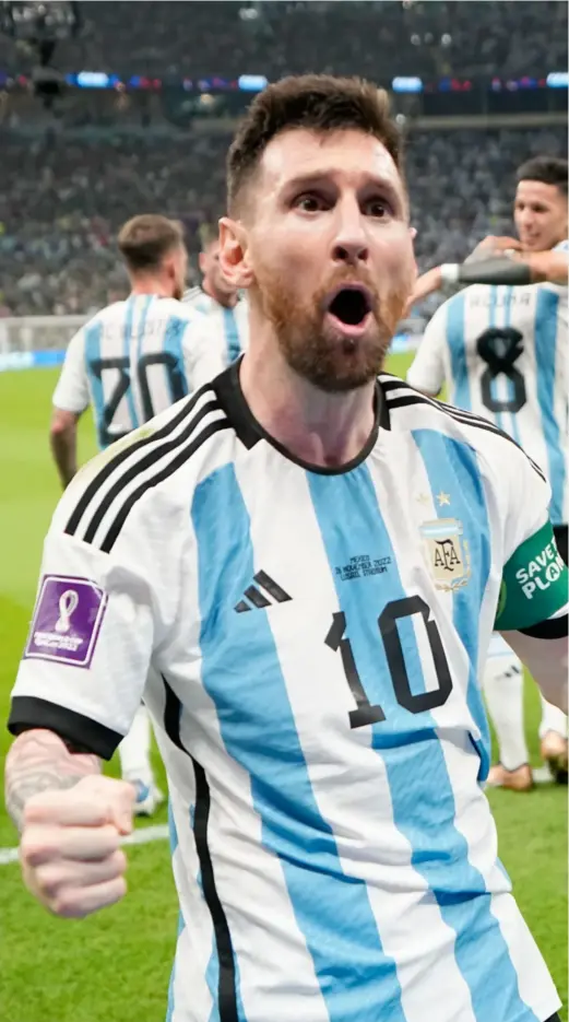  ?? ARIEL SCHALIT / AP / NTB ?? Lionel Messi ble helten for Argentina lørdag.