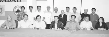  ??  ?? Sadom (seated middle) with Ashim on his left and other Harapan Rakyat leaders after the press conference.