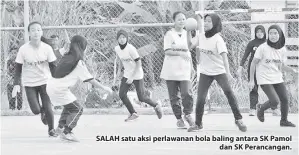  ??  ?? SALAH satu aksi perlawanan bola baling antara SK Pamol dan SK Perancanga­n.