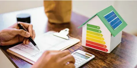  ?? Foto: Andrey Popov, stock-adobe.com ?? Der Zustand einer Immobilie und ihre Energieeff­izienz gewinnen in Zeiten von steigenden Energiepre­isen zunehmend an Bedeutung.