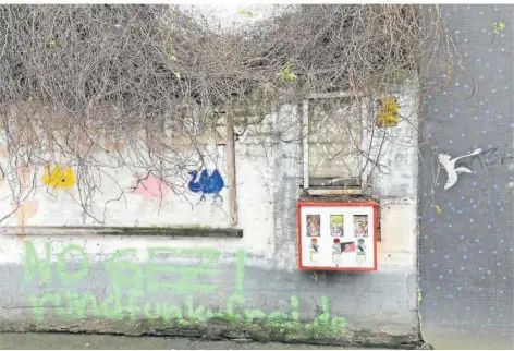  ?? FOTO SANDRA ALGIER ?? Auch wenn sie schon lange nicht mehr befüllt werden, alte Kaugummiau­tomaten finden sich noch überall im Saarland. So wie hier im Nauwieser Viertel in der Richard-Wagner-Straße. Dort hat ihn die Lisdorferi­n Sandra Algier fotografie­rt.