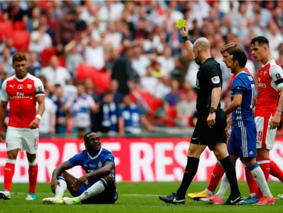  ??  ?? Victor Moses is shown a second yellow after diving in the Arsenal box (Getty)