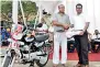  ??  ?? The most valuable player in the Super League for men will receive a motor bike presented by the sponsors David Peiris Motor Co. Ltd. Lakshman Kumarasing­he (DGM-David Peiris Motor Co. Ltd) handing over the keys to the president of the Mercantile...