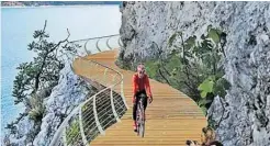  ?? BILD: SN/EDB ?? Idyllisch – aber teuer: „Ciclopedon­ale“von Garda.