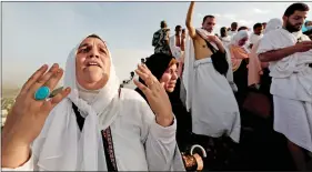  ?? REUTERS ?? A pilgrim prays as she gathers with others on Mount Mercy on the plains of Arafat during the annual Haj pilgrimage, outside the holy city of Mecca, Saudi Arabia on Monday.