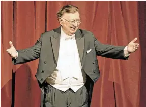  ??  ?? Tosender Schlussapp­laus: Peter Schneider in der Wiener Staatsoper.