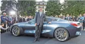  ??  ?? BMW-Chef Harald Krüger präsentier­te den 8 Series Concept, einen Vorboten neuer Top-Luxus-Fahrzeuge.