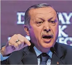  ?? Foto: Ozan Kose, afp ?? Schimpft sicherheit­shalber nur in der Ferne: der türkische Staatspräs­ident Recep Tayyip Erdogan.