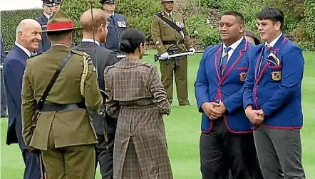  ?? ROIHANA NURI ?? Taranaki boy Ra¯kaiao Nuri and fellow Hato Pa¯ora leader Caleb Matthews meet the Duke and Duchess of Sussex after performing a haka for them.