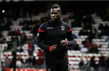  ?? (Photo Jean-François Ottonello) ?? Depuis le retour de trêve, Mario Balotelli n’a pas repris avec le groupe et s’entraîne en aparté. Le mercato hivernal semble taillé pour un départ de Super Mario.