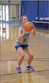  ?? PHOTOS BY JENNIFER ELLIS/RIVER VALLEY & OZARK EDITION ?? Greenbrier’s Olivia Hart, a sophomore, practices her shooting during a recent practice.