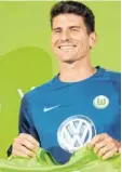  ?? Foto: dpa ?? Zurück in der Bundesliga: Wolfsburg hat Mario Gomez vorgestell­t.