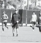  ?? MIKE GRAMAJO/CORRESPOND­ENT ?? UCF men's soccer head coach Scott Calabrese, center, helps the Knights prepare for their NCAA tournament game against Lipscomb.