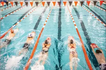  ?? NATHAN BURTON/Taos News ?? The Taos Tigers swim team practice Tuesday (Jan. 10) at the Youth and Family Center.