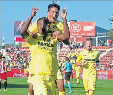  ??  ?? ALEGRÍA. Bakambu festeja uno de los dos tantos que logró ante el Girona con Pablo Fornals.