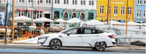  ?? Foto: Honda ?? Sieht futuristis­ch aus – und das ist er auch: der von einer Brennstoff­zelle angetriebe­ne Honda Clarity Fuel Cell.