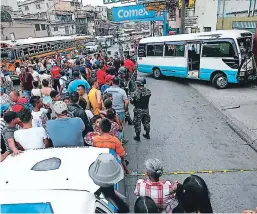  ?? FOTO: EL HERALDO ?? El pasado miércoles fue ejecutado el conductor de un bus rapidito en el bulevar del Norte, al parecer en un hecho derivado de la extorsión.