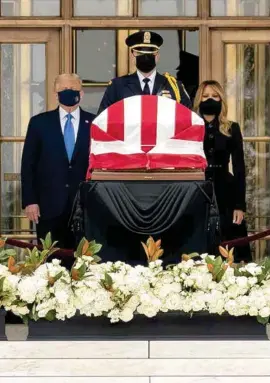  ??  ?? ABUCHEADO. El presidente Trump, ayer, en los funerales de Ginsburg.