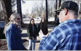  ?? KARL MONDON — STAFF PHOTOGRAPH­ER ?? Michael and Jennette Ranney, left, lost their home but saved the house of their neighbors, Carole and Travis Wright. The couples reunited this month.