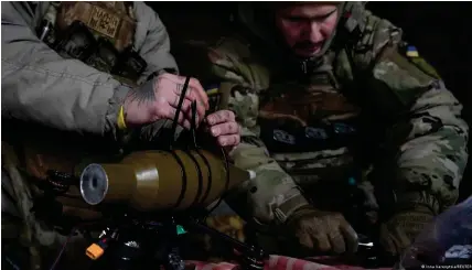  ?? ?? L'Ukraine est dépendante des livraisons d'armes des pays occidentau­x pour résister à la force de frappe de l'armée russe
Image : Inna Varenytsia/REUTERS