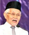  ??  ?? Taib delivering his address.