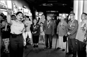  ?? ZHU WENBIAO / FOR CHINA DAILY ?? Veterans, the youngest aged 87, visit the Nanchang August 1st Memorial Hall in Jiangxi province on Tuesday. On Aug 1, 1927, the Communist Party of China initiated the Nanchang Uprising to counter anti-communist purges by the Kuomintang.