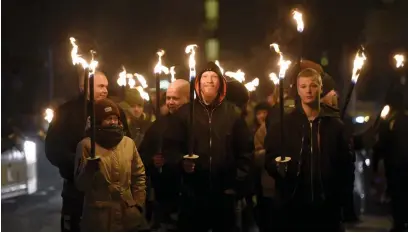  ??  ?? Fackeltåge­t samlades vid Tölö torg också i fjol, den 6 december 2016.