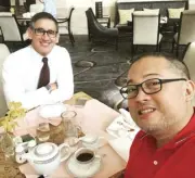  ??  ?? Garchitore­na with Wheels head writer and segment producer Kap Maceda Aguila.