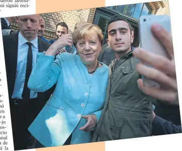  ??  ?? El refugiado quería hacerse una foto con su admirada Merkel y se convirtió en diana de la campaña contra la canciller