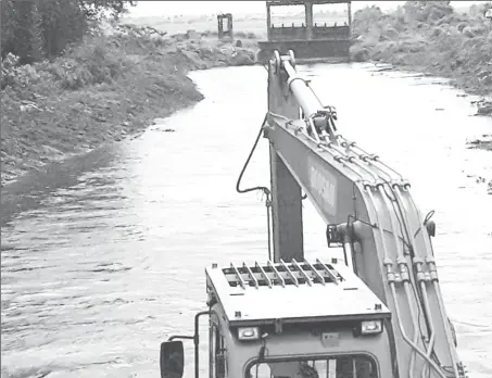  ??  ?? NDIA machine while working to desilt the Somerset Outfall channel (DPI photo)