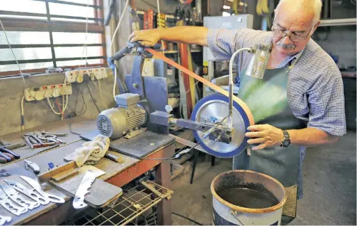  ?? PICTURE CINDY WAXA ?? CUTTING EDGE: Knife-maker Robbie Ferreira hard at work in his home studio in Kleinmond.