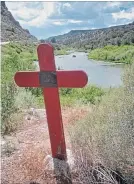  ?? THOMAS FROESE ?? A cross sits amidst a picturesqu­e scene near Taos, New Mexico. It’s a paradox that what was once an instrument of pain and suffering is now a symbol of God’s healing power in a broken world, writes columnist Thomas Froese.