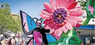  ?? ?? ●● Fools Paradise Street Theatre’s Bob the Butterfly and Gerry the Gerbera