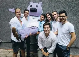  ??  ?? La empresa emergente está integrada por un equipo muy joven, al igual que su ‘target’