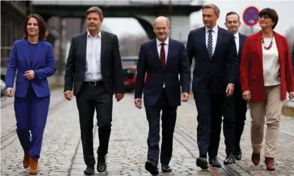 ?? Photograph: Odd Andersen/ AFP/Getty Images ?? Germany’s new traffic light coalition, with the chancellor, Olaf Scholz (centre), the Greens’ Annalena Baerbock and Robert Habeck (left of Scholz), the Liberal Democrats’ Christian Lindner and Volker Wissing, and the SPD’s Saskia Esken to the right.