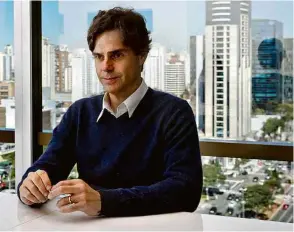  ?? Joel Silva/Folhapress ?? Guilherme Benchimol, presidente da XP, em entrevista, na sede da empresa, em São Paulo