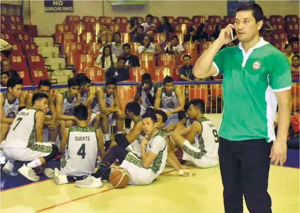  ?? (SUN.STAR FILE) ?? WHERE YOU AT? The empty seats during games were glaring this season, prompting organizers to think of strategies to attract a bigger audience and student participat­ion in the 2017 season of the Cesafi.