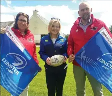  ??  ?? Lisa Doyle from Leinster Rugby (centre) with Mamie Doyle and Paul Neill of Arklow Rugby Club, which will welcome the Leinster team for an open training session on Tuesday, August 1.